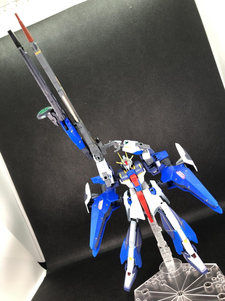 射撃態勢に移る瞬間…ライフルの大きさがわかります。改造ではないとは言え初のカスタムで楽しかったです。BWSやストライカーが手に入ったら、組み替えて遊んでみたいと思います*\(^o^)/*