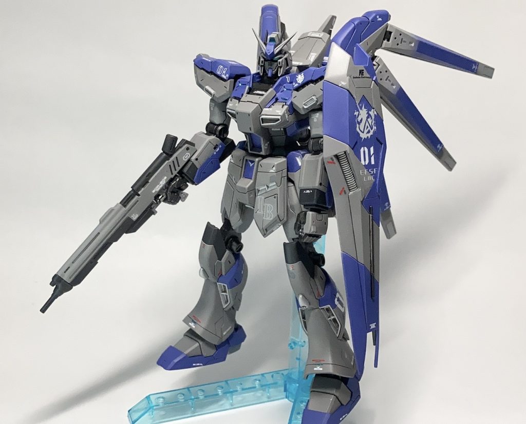 主に肩アーマーと脚部の延長、胸部フィンの追加、テールスタビライザーのボリュームアップ、脚部裏のスラスター変更、プロペラントブースターへの変更を行いました。