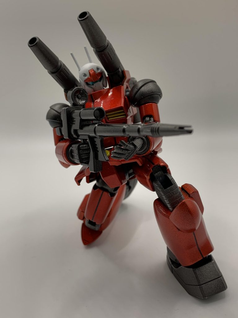 因みに武器の照準のところは成形色は黄色だったんですが仮組みしてから取り外して塗装しようと思ったら下準備しないでただ組立ててしまった為に取れなくなってしまいましたので塗り分けてません。