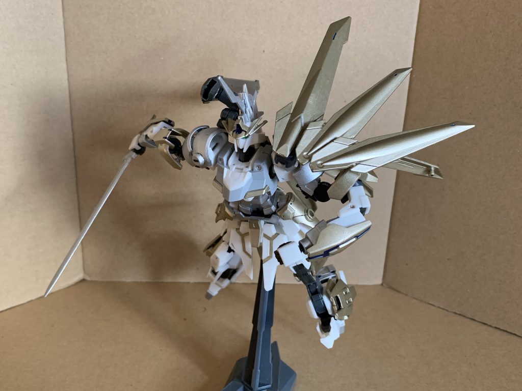 正直、塗装ハゲが怖いのでアクションポーズはこれくらいで勘弁してください……。