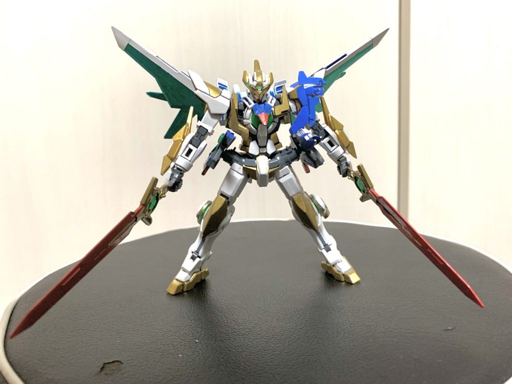 ガンダムエクシアsiNフルウェポン以上の武装を全て装備した姿です。自立がちょっと難しいです。