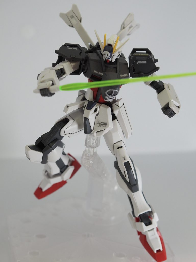 アクションポーズビームサーベルは自分の好みでグリーンを使っています。