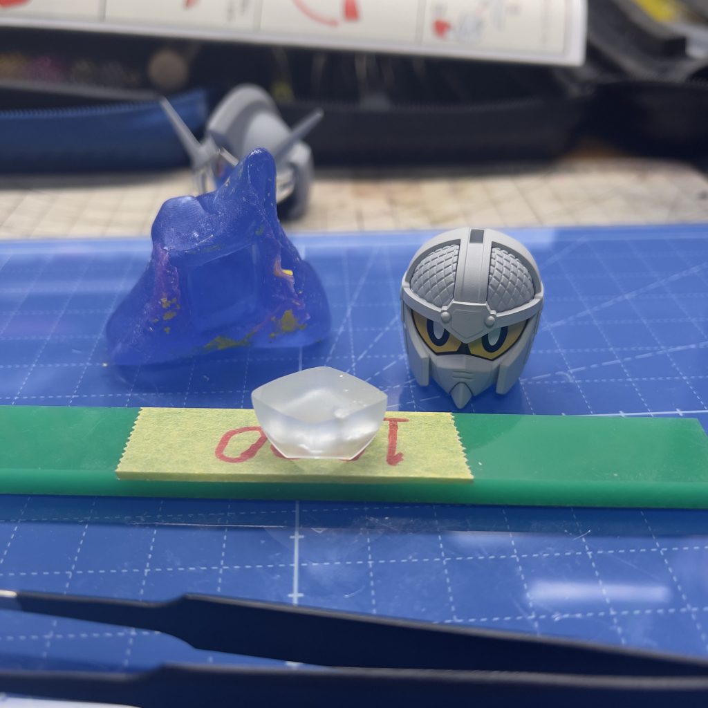 おゆまるで型を取りUVクリアレジンで複製しました。シールは二組分あるのにパーツは一組分しかないのはこのキットの欠点ですね...