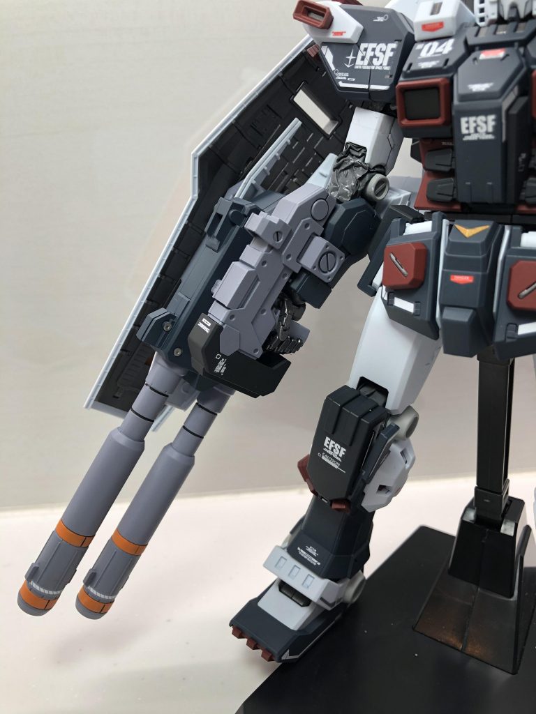 シールド裏も無視塗り分けました。マスキング大変でした。