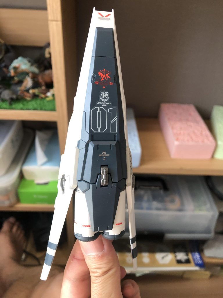 プレバン商品なのに、水転写デカールじゃないのが痛いところ。リアリスティックデカールが浮いて見えて、ちょっとカッコ悪い