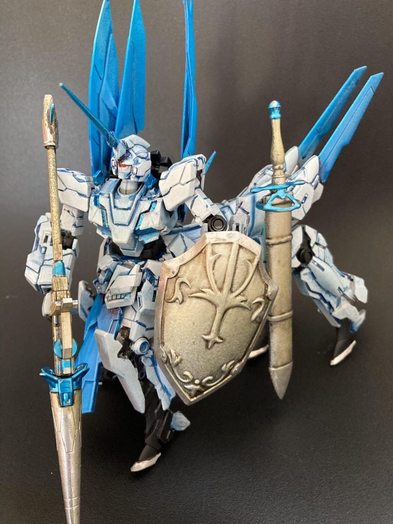 そして銀(しろがね)の鏡のなかに、そして清純のうちに、まことの存在を得た…。