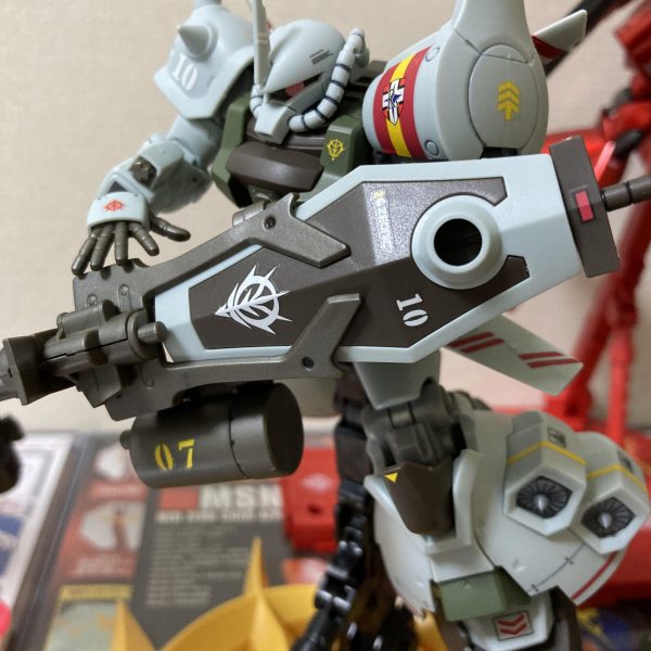 そう！コレッ！…って何か変ぢゃね！？ランバラル専用グフカスフライトタイプ