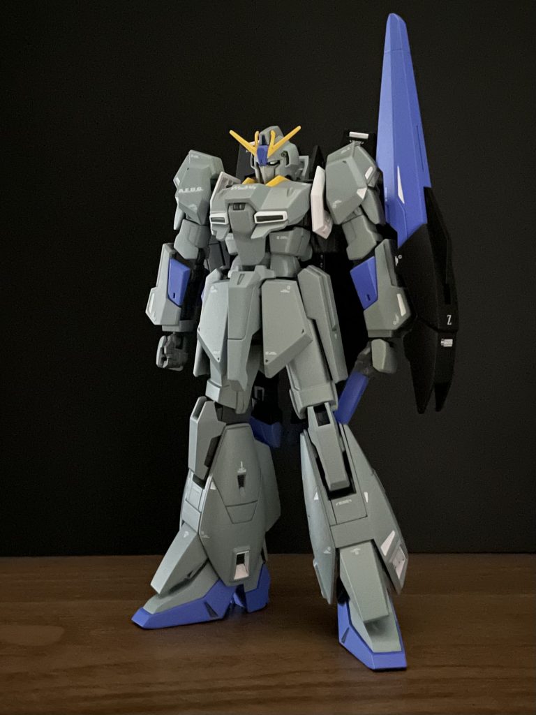 リバイブじゃない方を通常のトリコロールで仕上げたので、こちらは色替えで仕上げました。