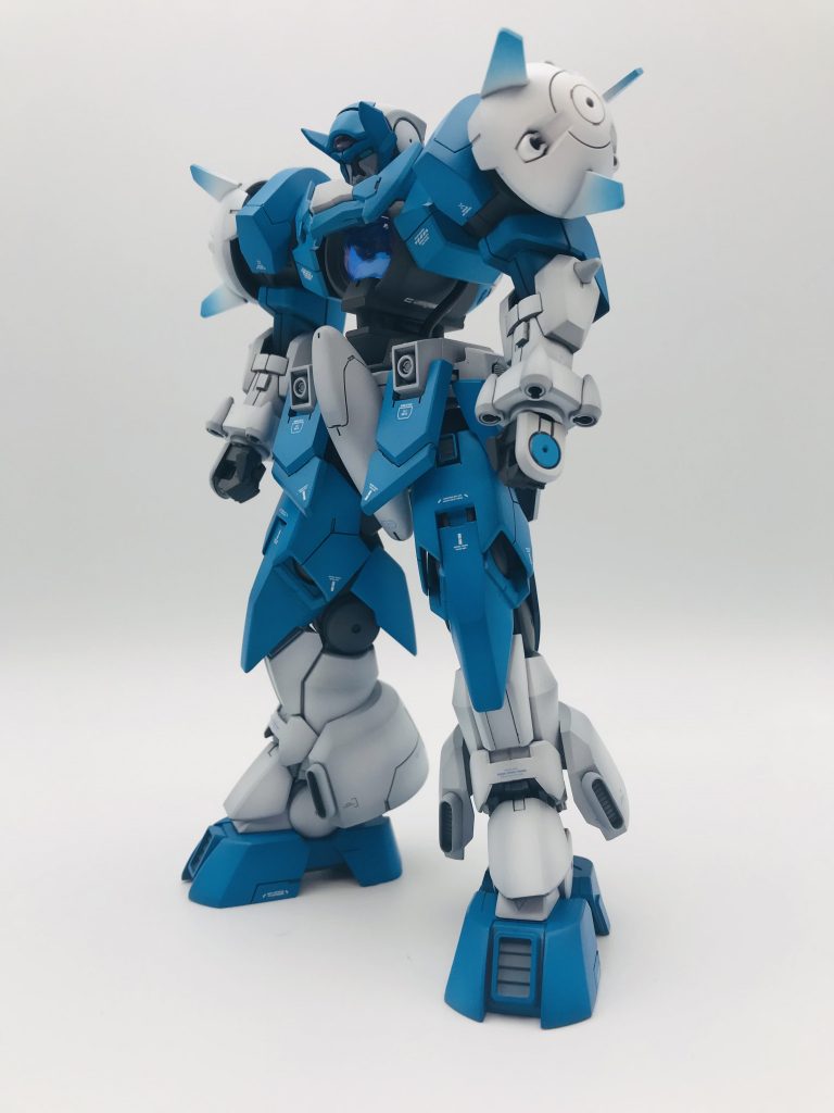 腰部をプラ材で伸ばした以外はプロポーション改造はしていません。各所スジ彫りを追加しました。