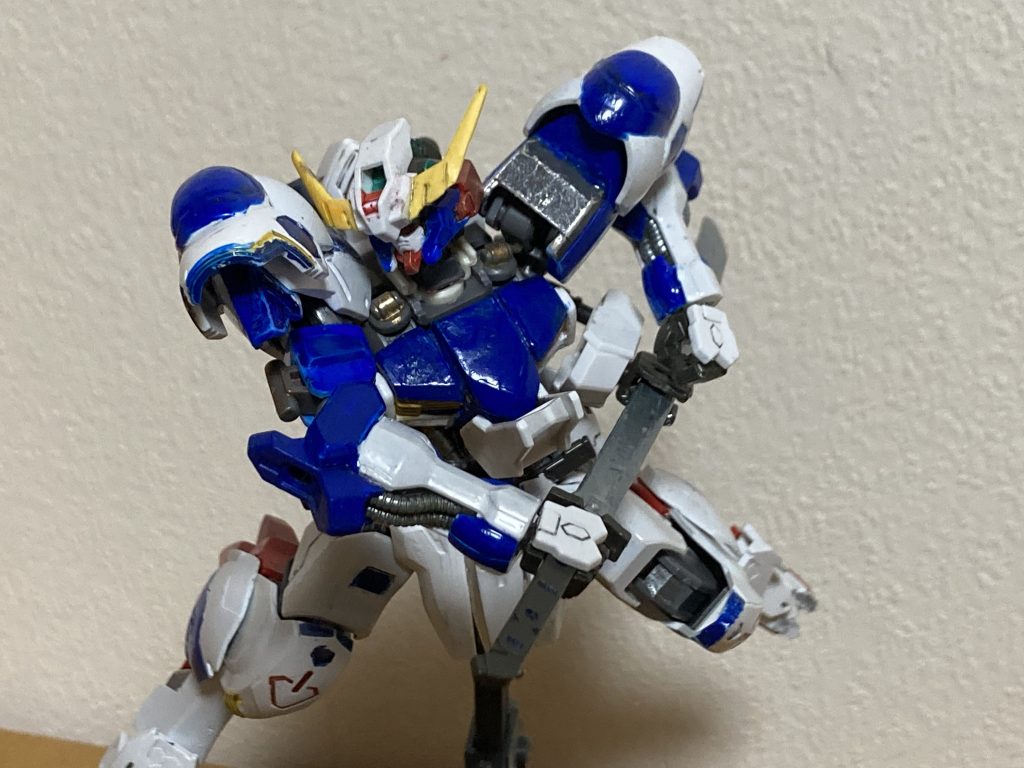 抜刀ポーズも健在です。