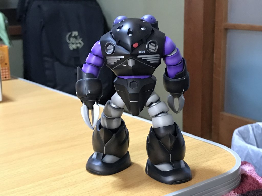 塗装レシピ黒→ガイア　ニュートラルグレーⅤ白→ガイア　ニュートラルグレーⅡ紫→ガイア　パープルバイオレット関節　爪　墨入れ→タミヤ　クロームシルバー白サフからの立ち上げ塗装をしました    