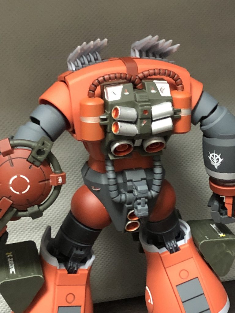 バックパックは塗り分けたり、追加パーツで情報量増やしました。