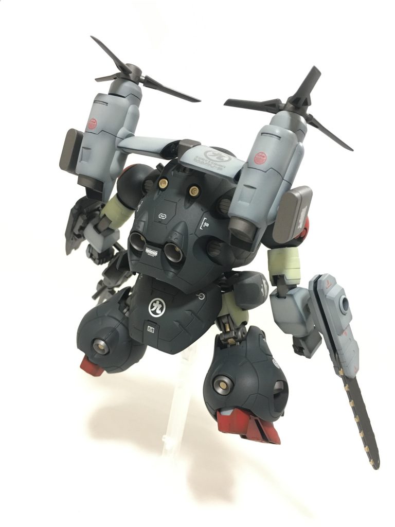 リアビュー。ティルトローターパックはグシオンハンマー添架用のパーツを加工したものと組み合わせて背中に装備させています。脱着可能です。