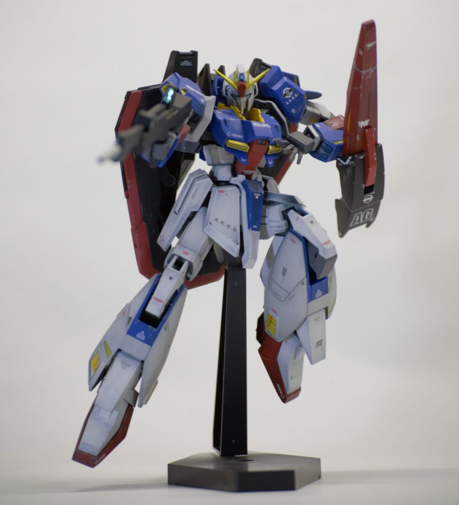 塗装は黒立ち上げです。MAX塗りですね。白はオリジナルホワイトを二種類作って塗り分けてます。赤は小豆色です。青はコバルトバイオレット使いました。黄色はオレンジイエロー。一部ゴールドはGXメタルイエローを使いました。