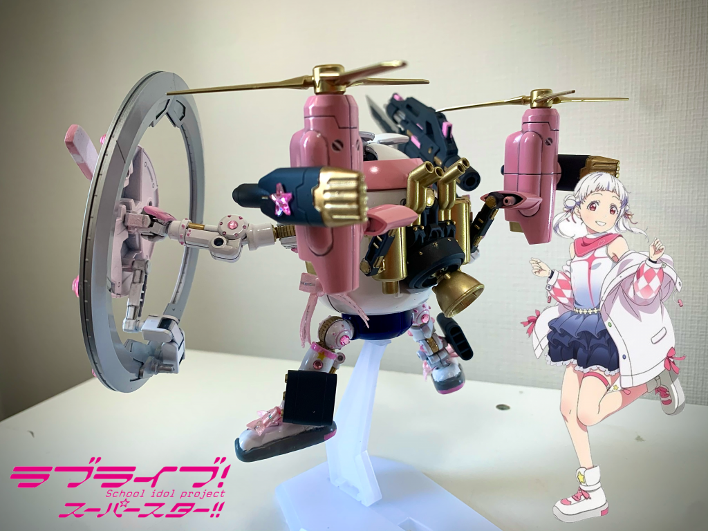 今回も光沢仕上げでテカテカ。差し色の金がいい感じ。