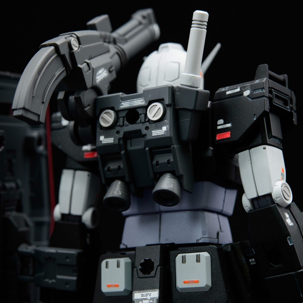 ランドセルや関節などの丸モールドにはエッジングパーツを貼っています。