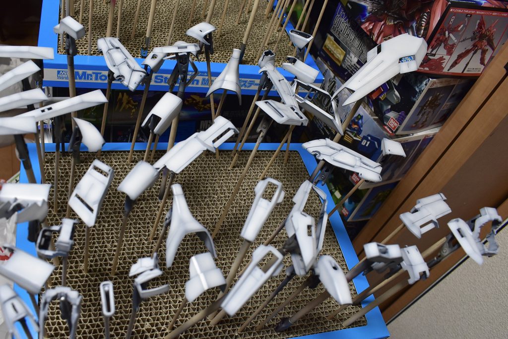 パーツが細かく分割されてて、一つ一つグラデーションは骨が折れましたorz