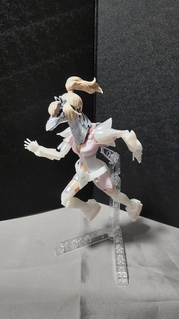 コスモフミナは芝でもダートでも普通に走れる万能タイプです。適正距離は中長距離タイプになる。