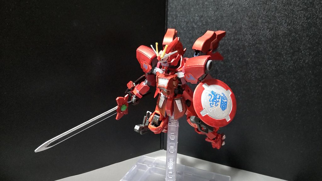 出力全開による突撃のスピードは圧倒的だが、身体への負担は非常に大きい為、未熟なパイロットではこれだけで気絶してしまい、そのまま星になる危険性がある。