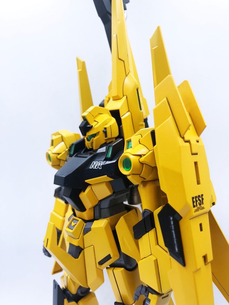 アップ色で勝負だったのでデカールは最低限です！分かりにくいんですが、胸部は濃いめの紺色です！