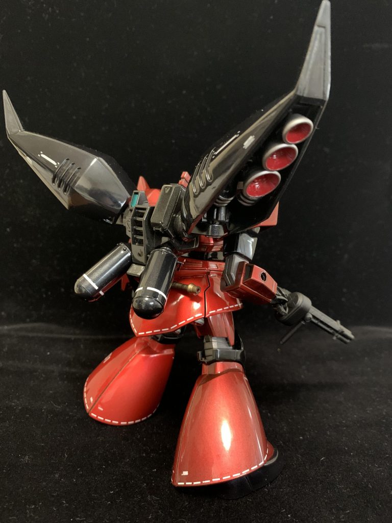 カラーリングは黒立ち上げでメタリックベースからのクリアを重ね吹きしてます。赤:クレオス ゴールドにGXクリアルージュ黒:クレオス GXメタルブラックにGXクリアブラックビームガトリング:黒鉄色関節:焼鉄色