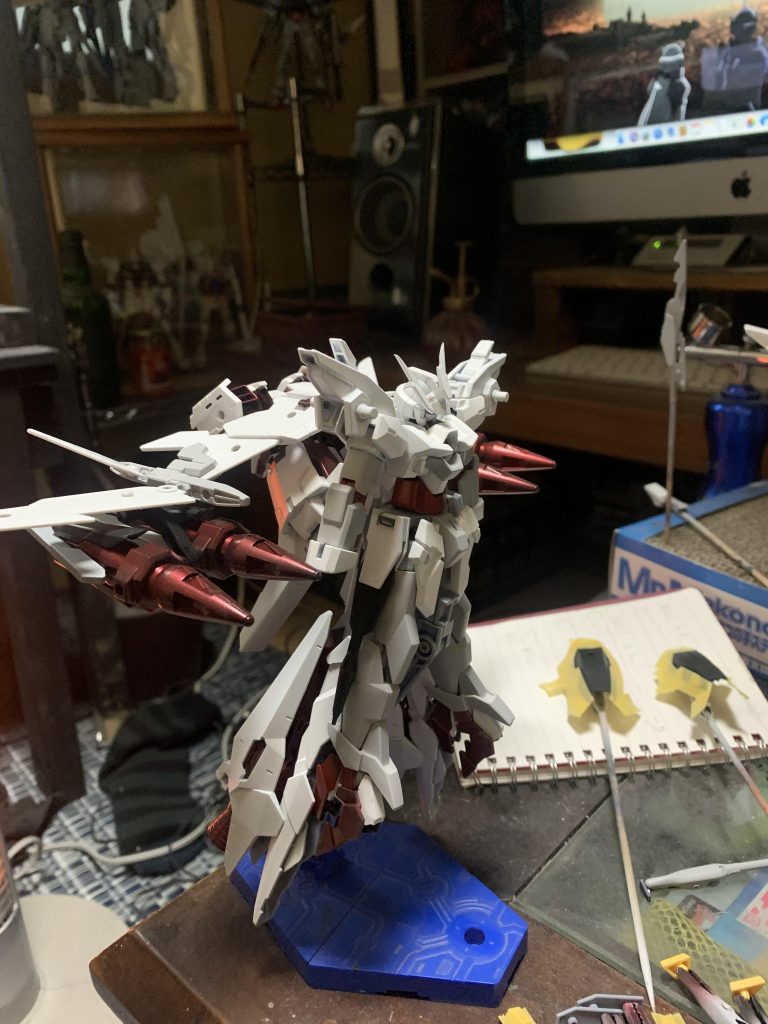 翼はインパルスみたいに地球での飛行機携帯になります