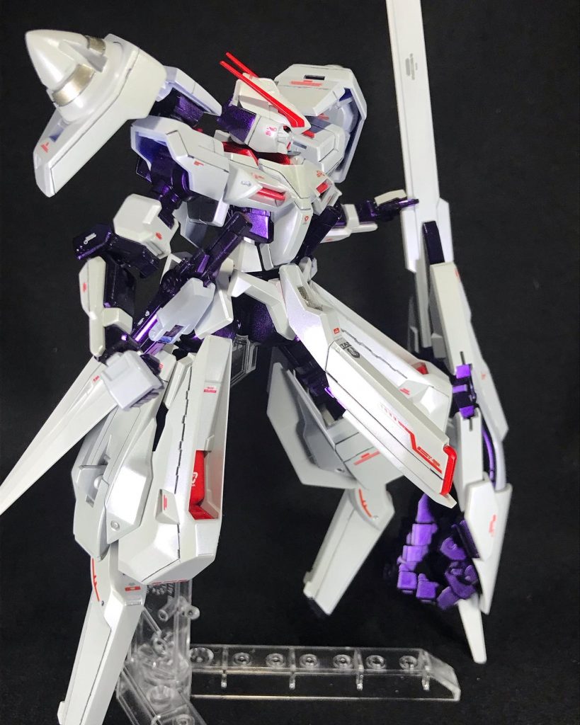 レッドミラージュを意識したカラーリングにしてあります。