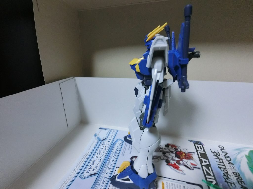 横から。よく見ると塗りが甘かったりするとこもあるけれど、そこは大目に見てくださいな。