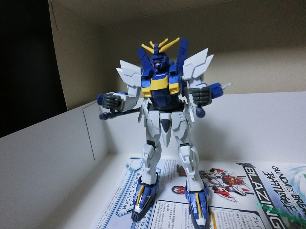 トンファーもって軽くポーズ。ユニコーンにこれ持たせたらダブルトンファーになりそう。