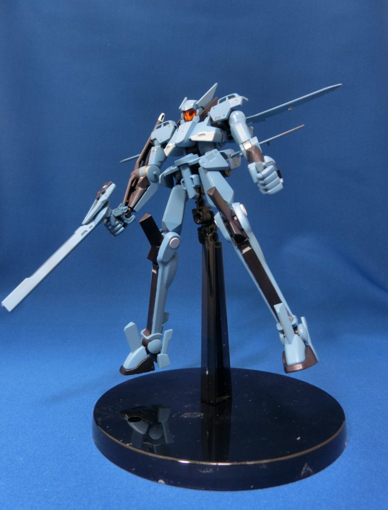 太ももをパテで若干太くしているくらいで、特に手は加えてません。塗装したくらいです。