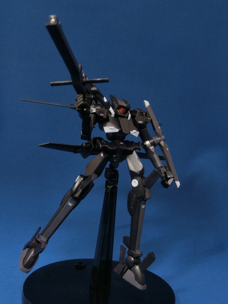 頭部の部品は一部紛失してしまい、プラバンで修復してます。