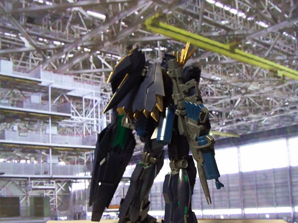 格納庫でユニコーンモード2