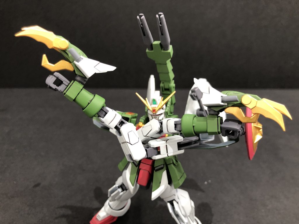 ドラゴンハングはジーエンアルトロンのパーツを改造して作りました。