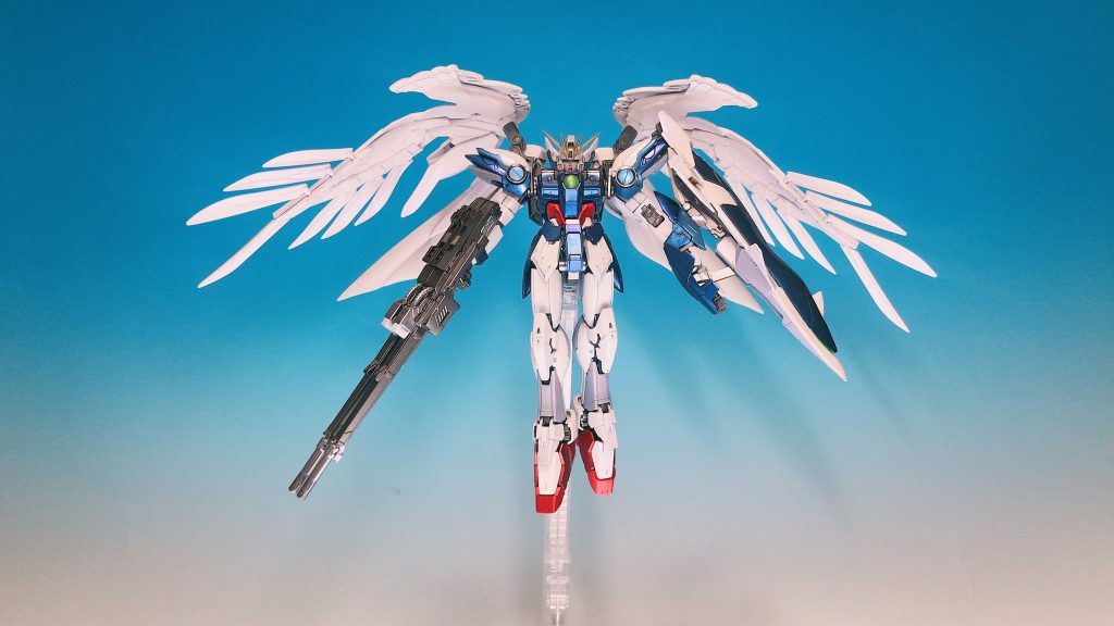 塗装は美しさを意識してメタリックやパールカラーで塗装。今となってはMGでも可変が再現されたキットが発売になってますが、当時としては頑張りました。