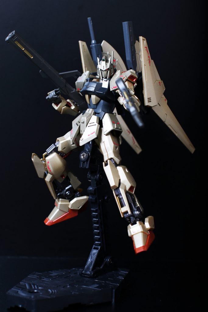 カラーはタミヤのチタンゴールドにして、白金って感じのボディにしました。