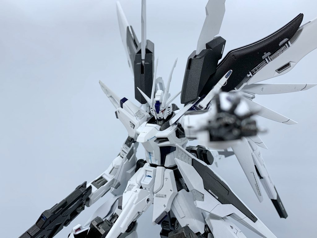 装甲をパージした姿。各部に改良が施されている