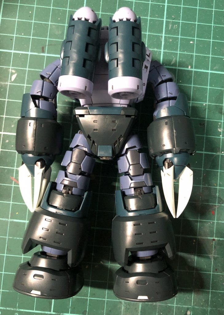 フロント/リアジオン水泳部の普通の人型キットとは違うこのフォルムが中々良き(￣▽￣)