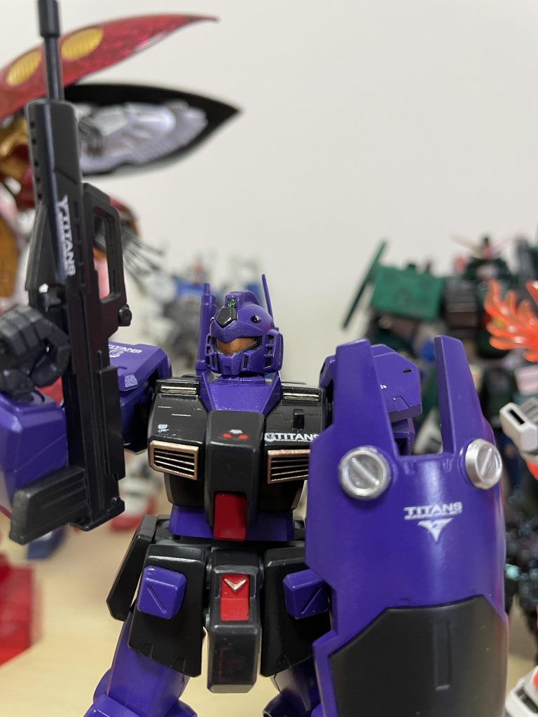 アンテナも紛失して根本から破損してたので、ランナーを細くして接着💦