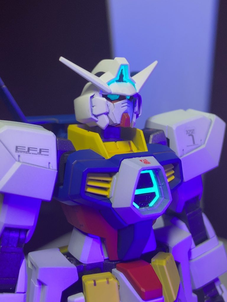 君の中の英雄が聞こえてきそう！！たまらんです！！蛍光塗料が光る事を確認！