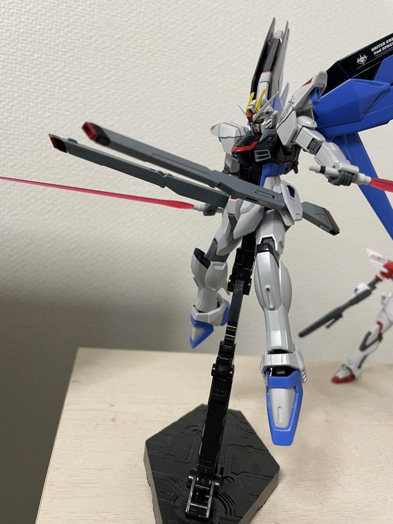  とにかく良く動く！けどあまりガシガシ動かすと塗装が剥げたり、パーツがヘタるのは早そうなのでちょっとドキドキしますね…