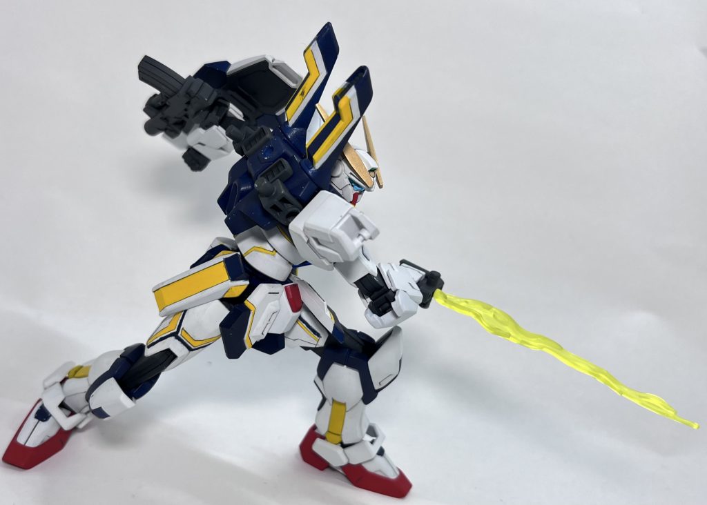 高出力ビームサーベルビームキャノンのグリップユニット。複数の発生器ジェネレーターを内蔵しており、ガンダムXのビームソードと互角の威力を誇る。そのあまりにも高い出力故に、使用時のビームサーベルの刀身は炎のように揺れる。