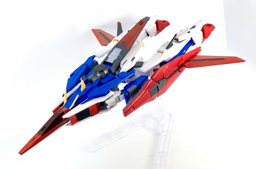 飛行形態です。それっぽく見えますかね…？^_^;変形機構はあるものの、キュリオス自体はシンプルなので、アレンジもやりやすかったです。