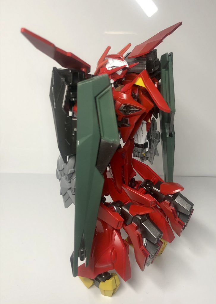 クアドロモード(フロント/リア)クアドロモードでは新劇場版でのエヴァ2号機をイメージした配色にし、ローブバスターライフルはTV版のマントにするか迷いましたが、肩の装甲とパレットライフルをイメージしたカラーにしました。