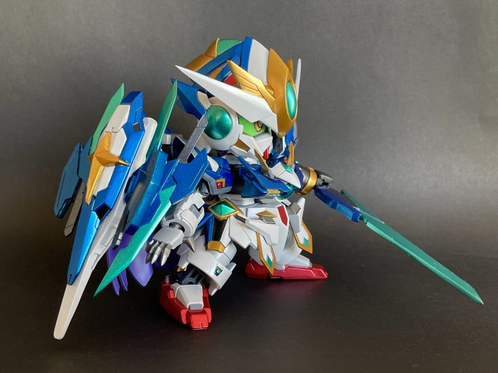 さらに、謎の鍛冶屋カタギリから譲り受けた三種の神器のレプリカ、黒炎のガントレット、白霞の鎧、蒼力の盾を装備。黒炎のガントレットは装備した刀に炎の力を宿し、一時的なパワーアップが可能になる。
