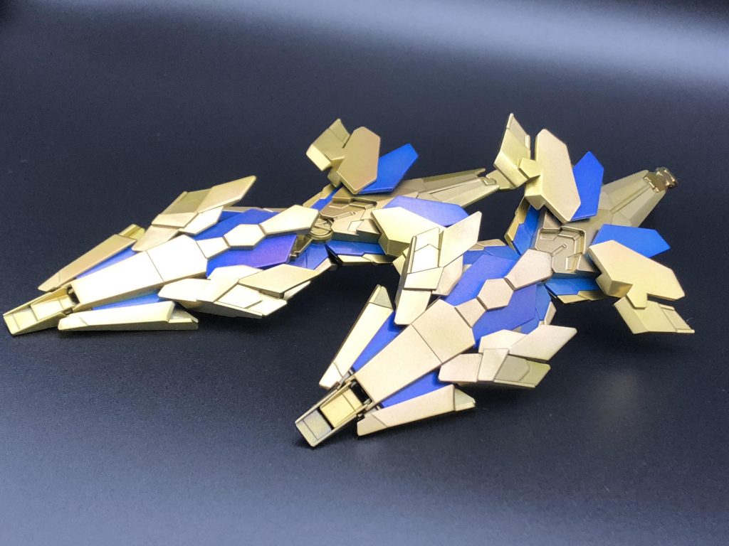 シールド。こうして単体で見たら、サイコフレーム部分の色の変化がわかりやすいかな。