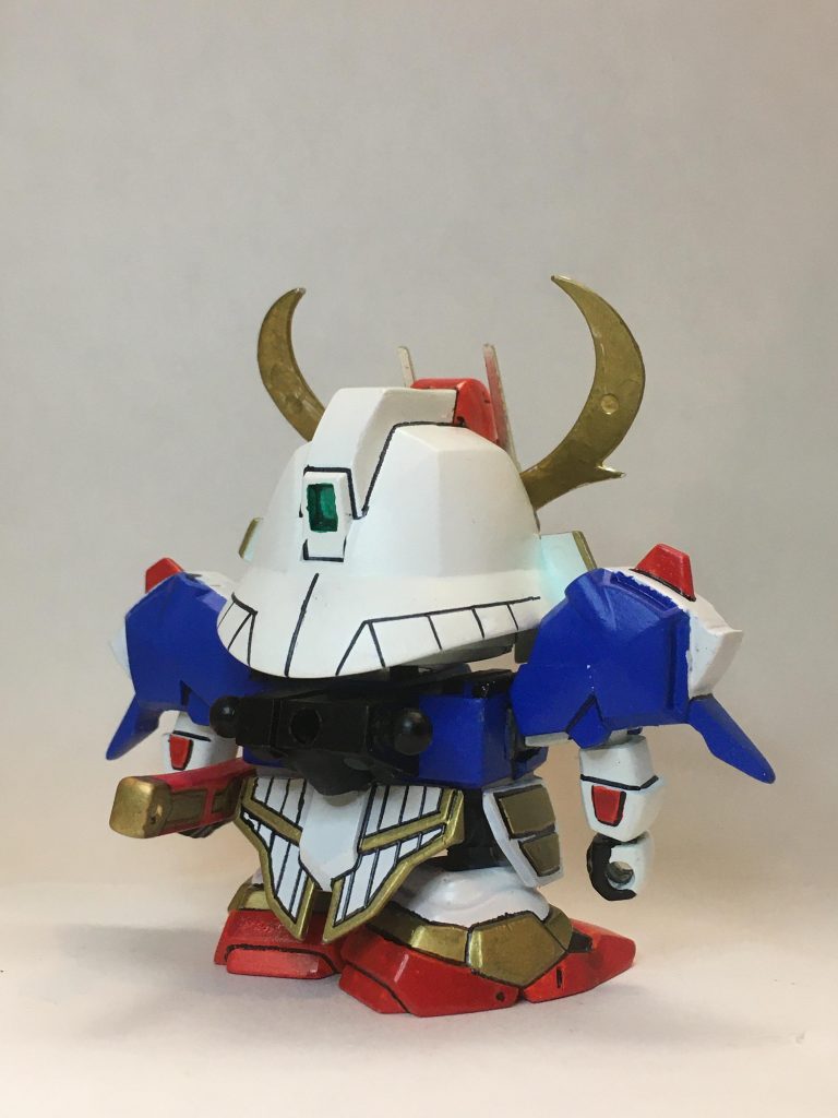 肩アーマー内部、兜内側に百均の隙間スポンジを詰めて保持力確保。バックパックとブースターパックは SDガンダム 烈伝を参考にボールジョイント化。