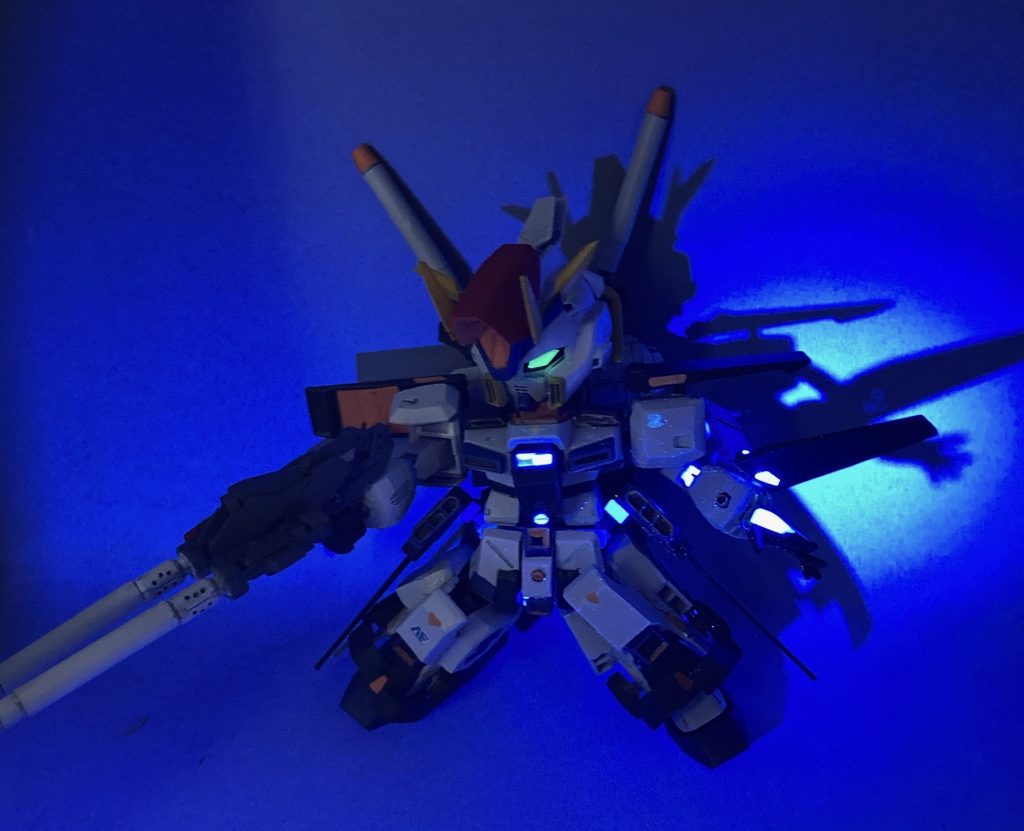 ナイトロ発現!関節が青く光ります!蛍光クリアとブラックライトで光らせてます。