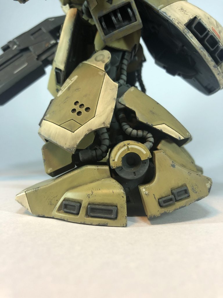 つま先を切り離してジョイントで可動できるようにしました。