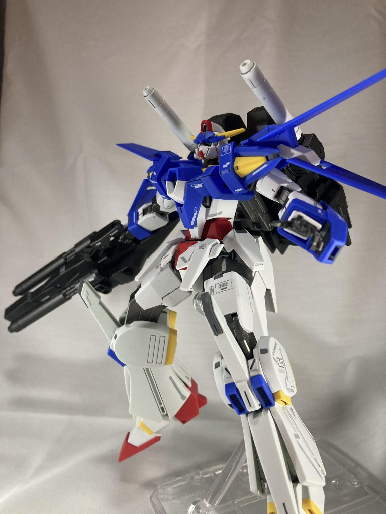 ハイパー・ビーム・キャノンサブ兵装、ビームサーベルとしての機能はオミットして取り回しの悪いメイン武装を少しでも補助するためのキャノン砲になっている