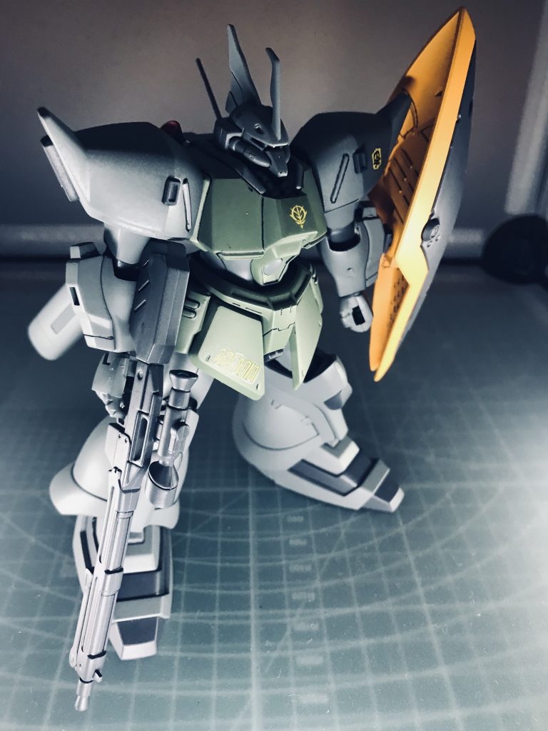 ゲルググマリーネシーマカスタムのシールドがどうしても欲しくて少しだけミキシング♬妄想中の頭の中では無理を承知で照準器はRevi/C12Dになってます♬